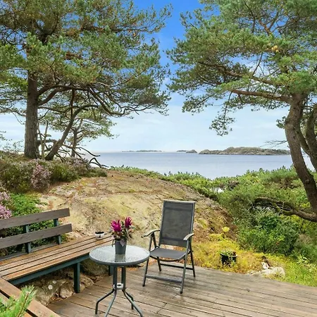 Secluded On Private Peninsula At Eigebrekk