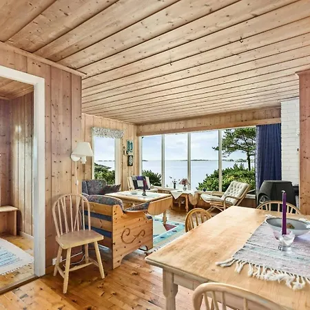 Secluded On Private Peninsula At Eigebrekk Feriehus *